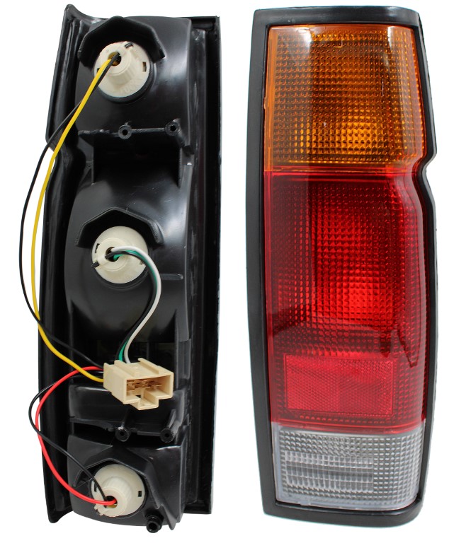 NISSAN 1 TONNER 86-98 RIGHT HAND TAIL LAMP