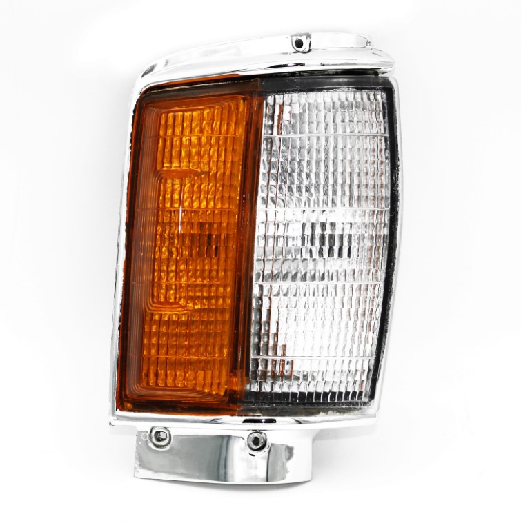 Toyota Hilux RH Chrome Corner Lamp